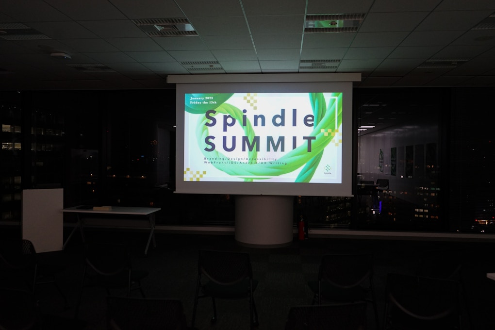 プロジェクターに映し出されたSpindle SUMMITのプレゼンテーション
