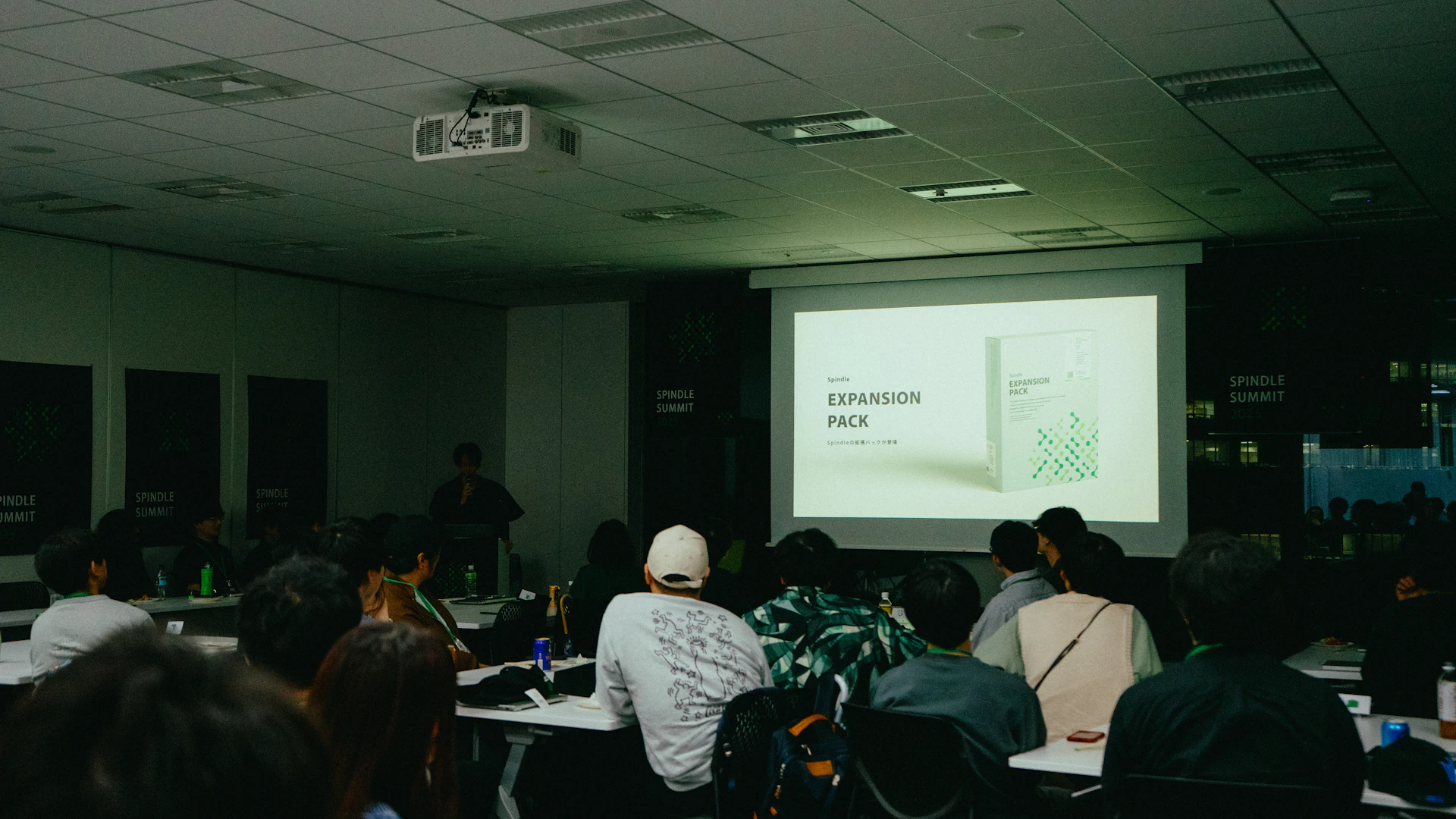 Spindle SUMMIT 2025のスライドに「EXPANSION PACK」のビジュアルが表示されている様子。
