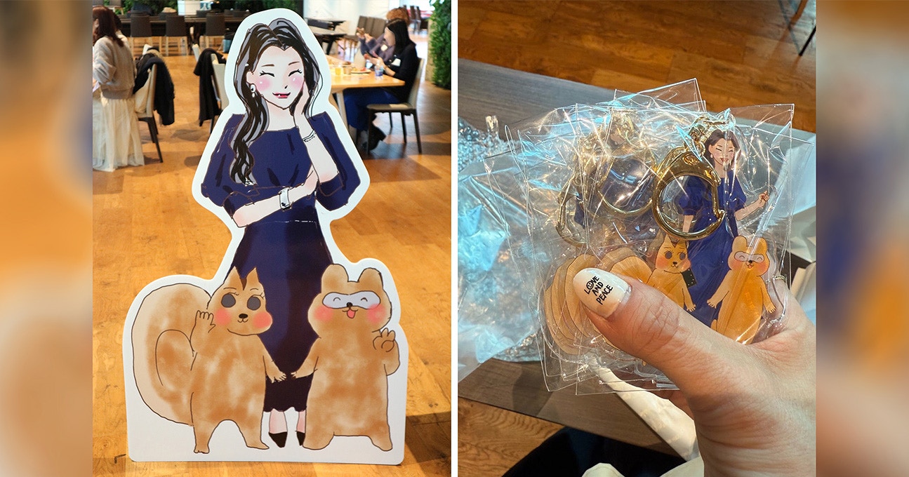 女性と動物のイラストパネル(左)とアクリルスタンドキーホルダー(右)