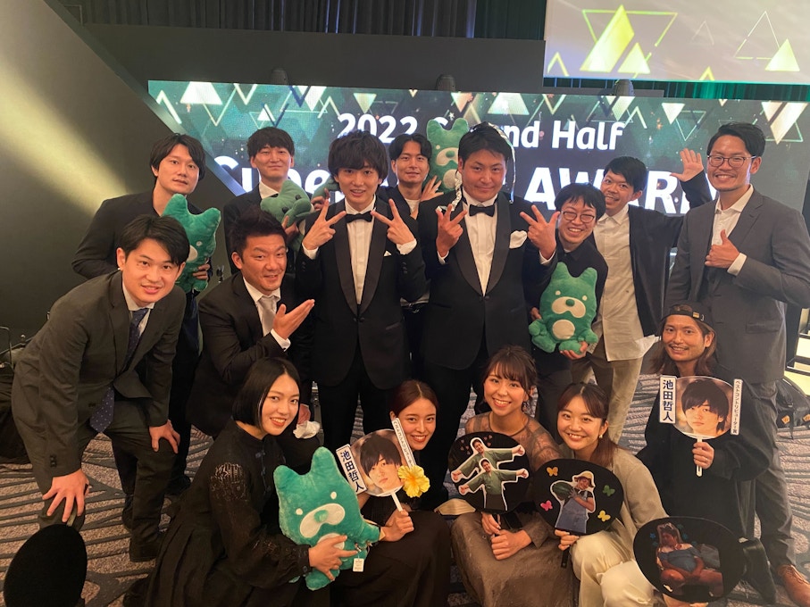 CyberAgent AWARDS 2022授賞式に参加したAmebaメンバーの集合写真