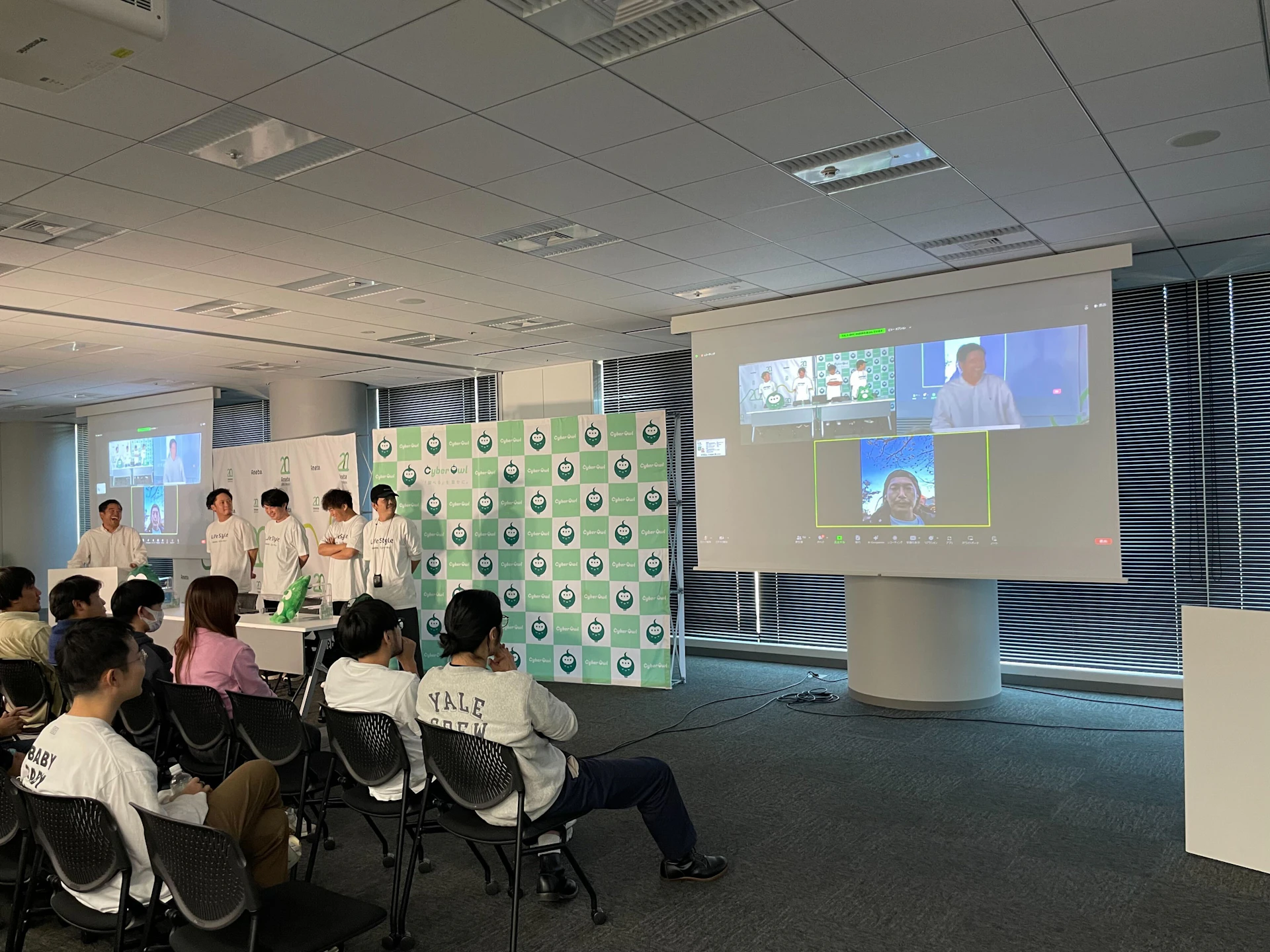 ライフスタイル管轄説明会としてボードメンバーが前に立っている時の写真
