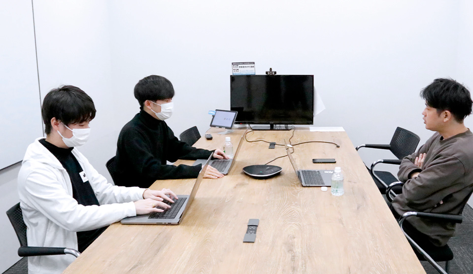 取材をしている様子の写真