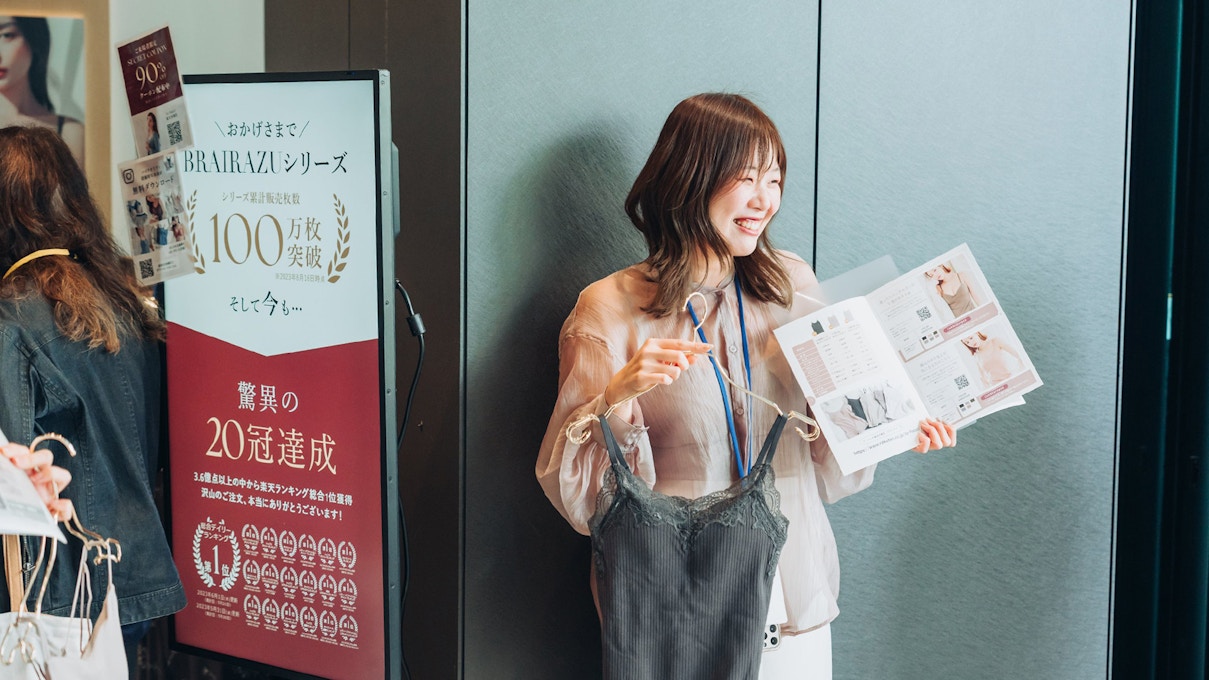 tu-hacciの商品ブースの様子