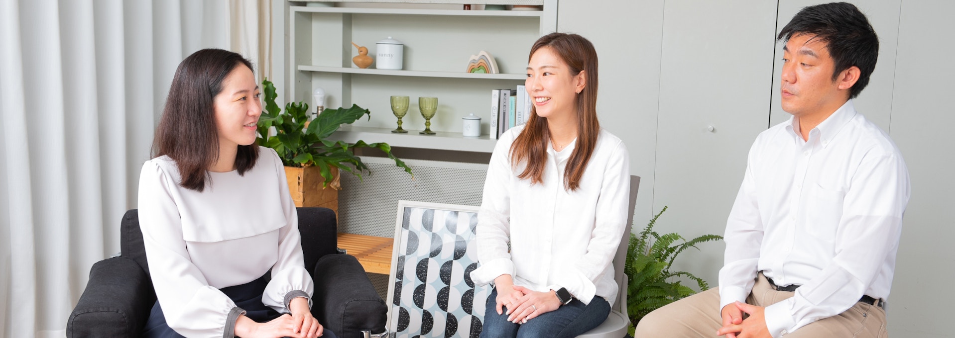 【画像】松丸さん、田中、木坂が会話する様子