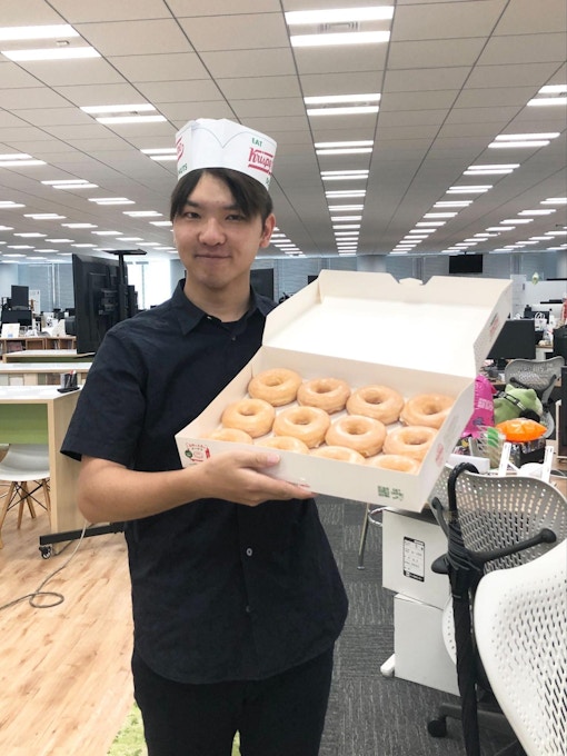 ドーナツをもつ神田