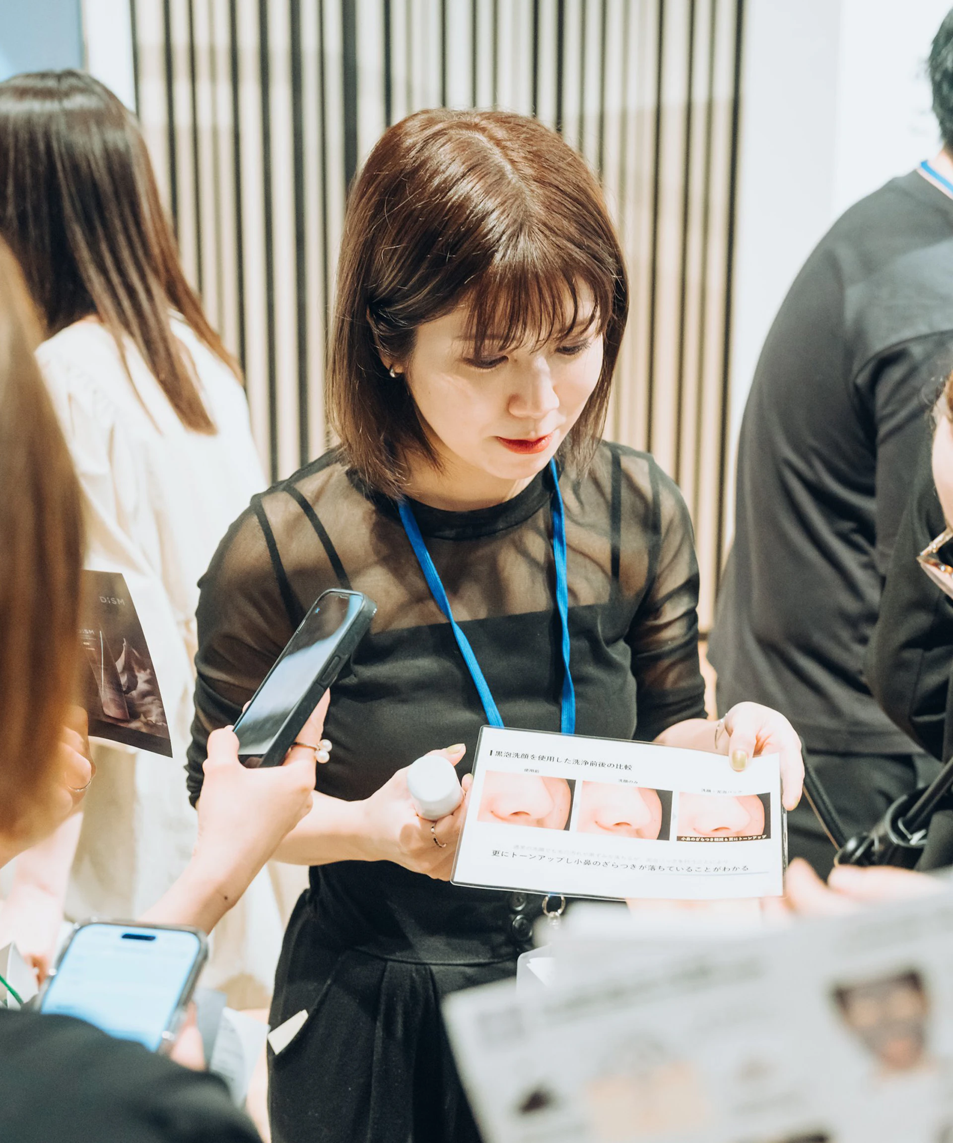 DISMの商品を紹介している様子