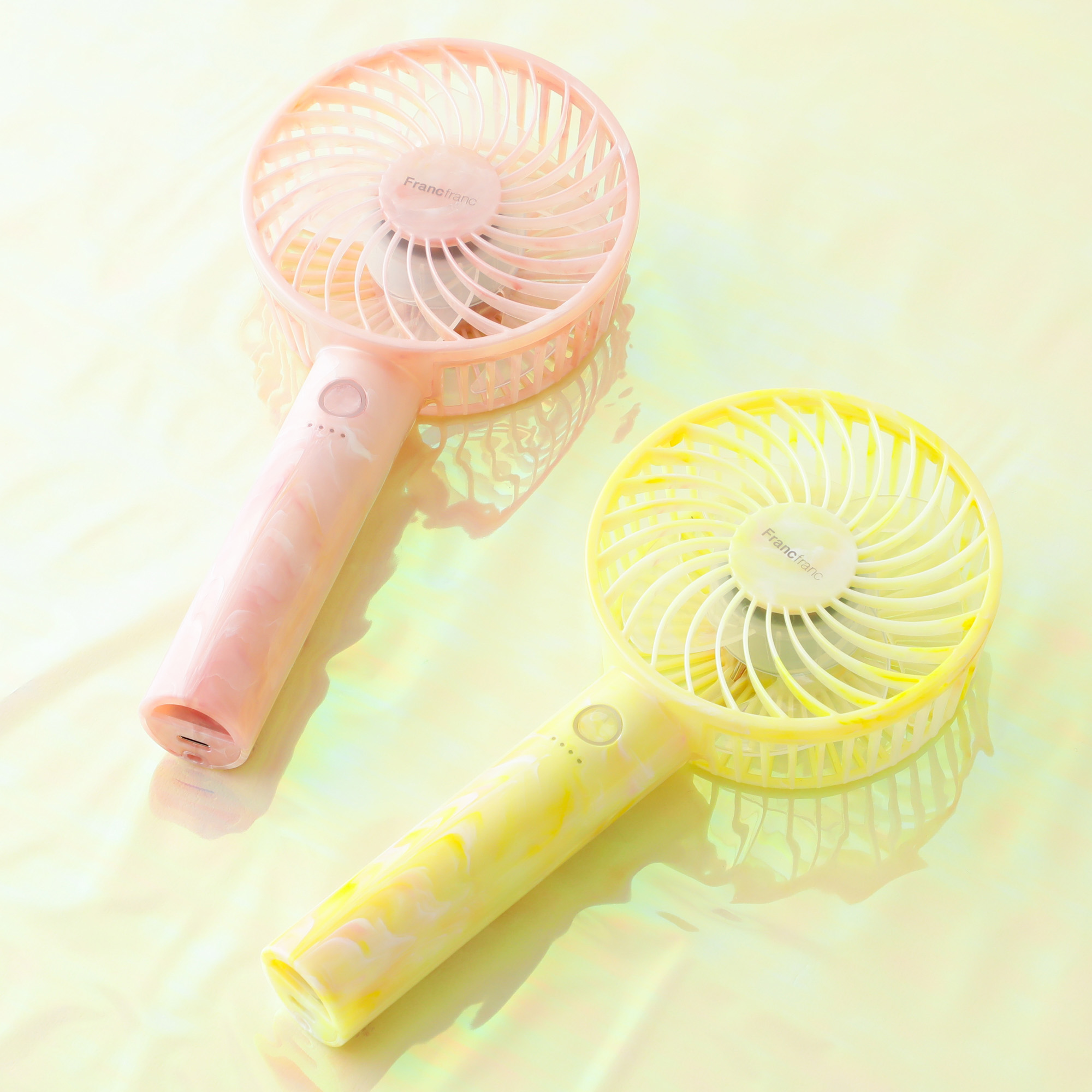 ミルキーカラーもシアーとマーブル 模様で夏らしく