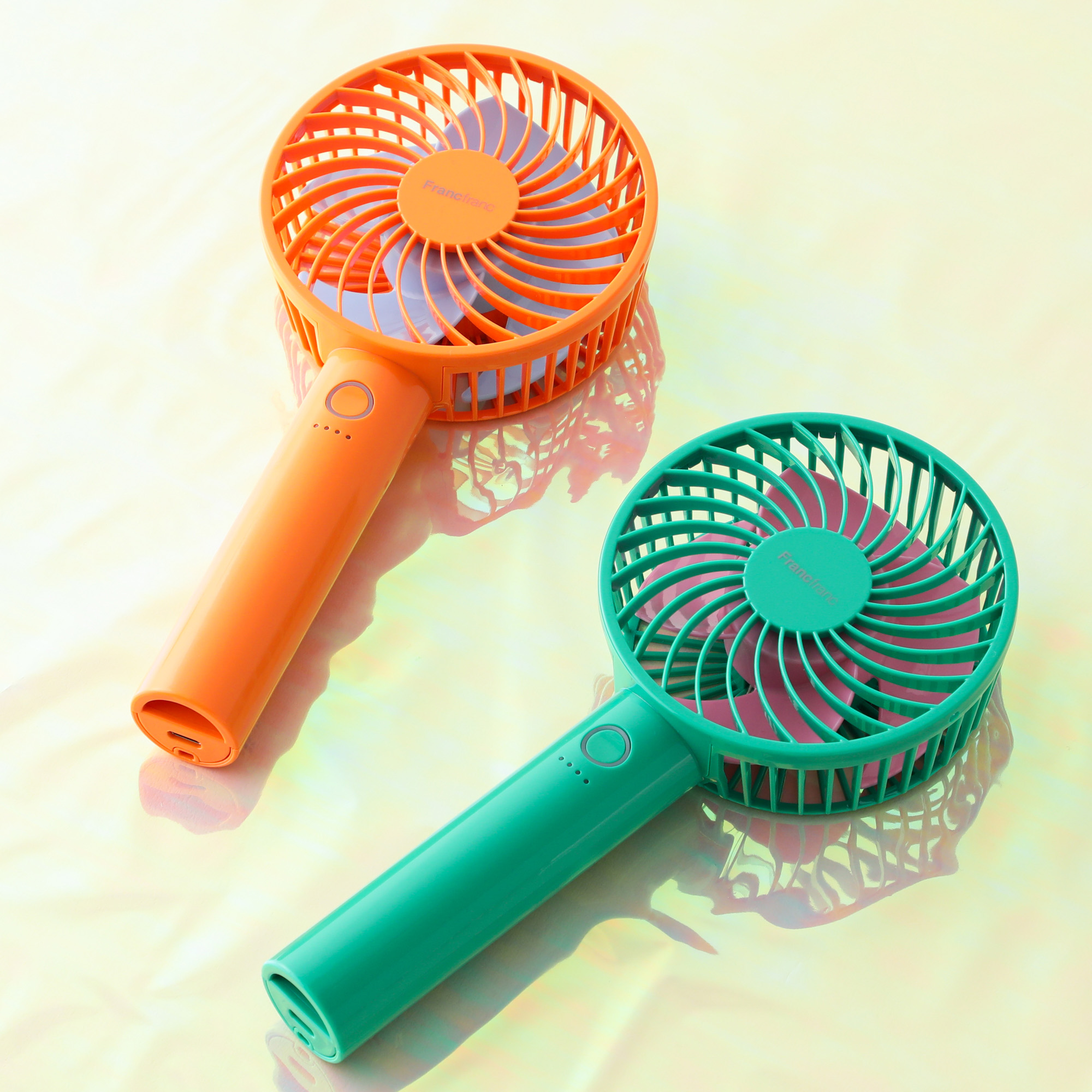 フレッシュなバイカラーで夏の ファッションをポップに楽しめる