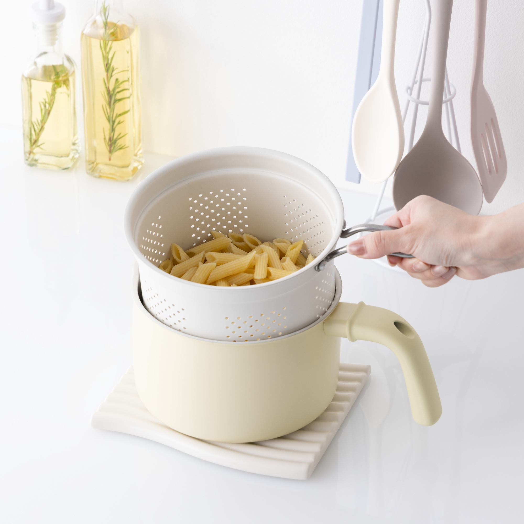 煮る・焼く・蒸すまで1台10役。調理と収納を集約できる「スぺパ」鍋セット