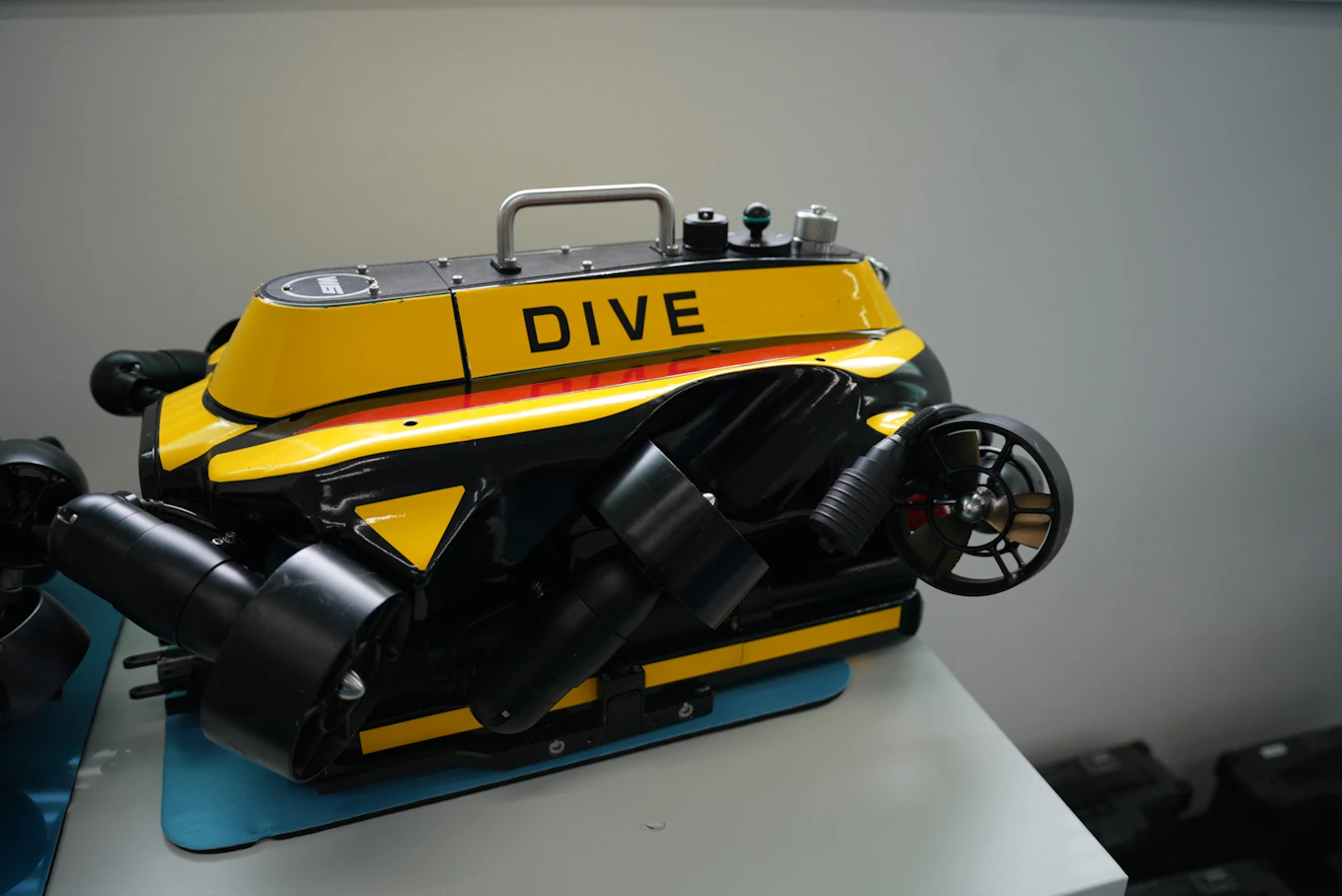 水中調査に使う水中ロボット
