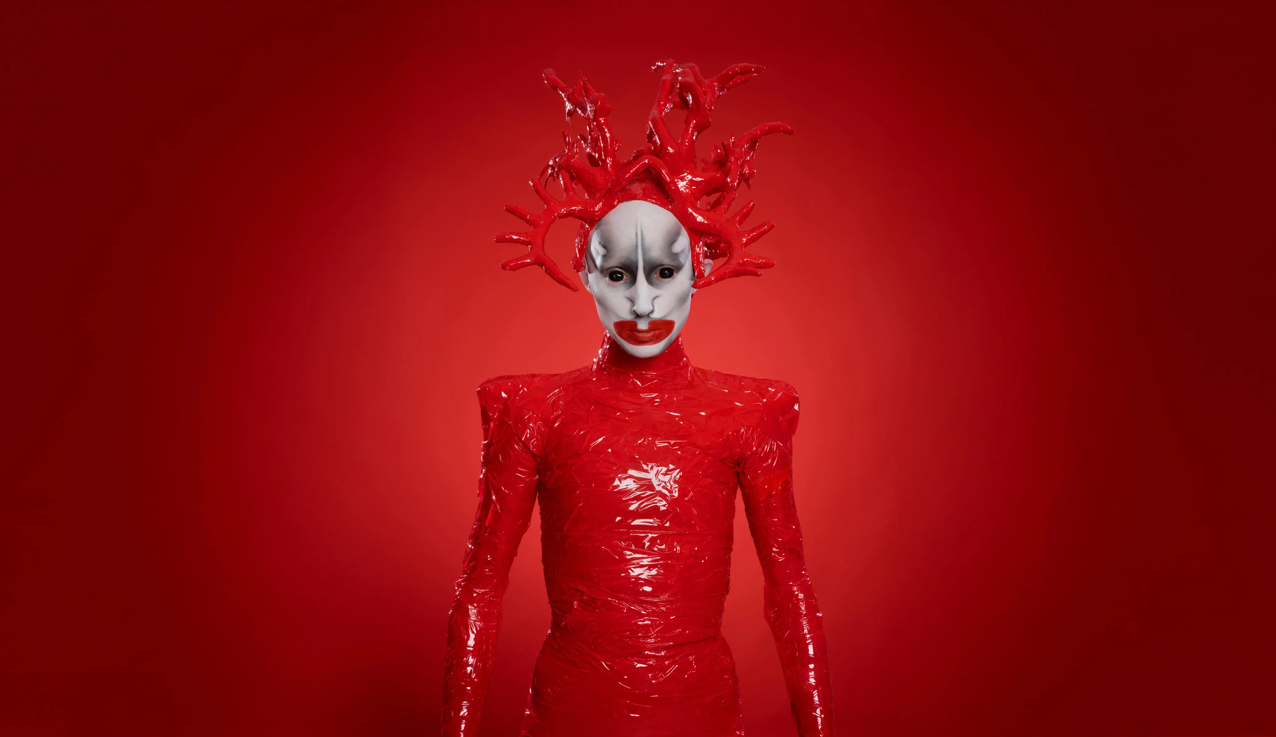 『クイーンダム／誕生』場面写真