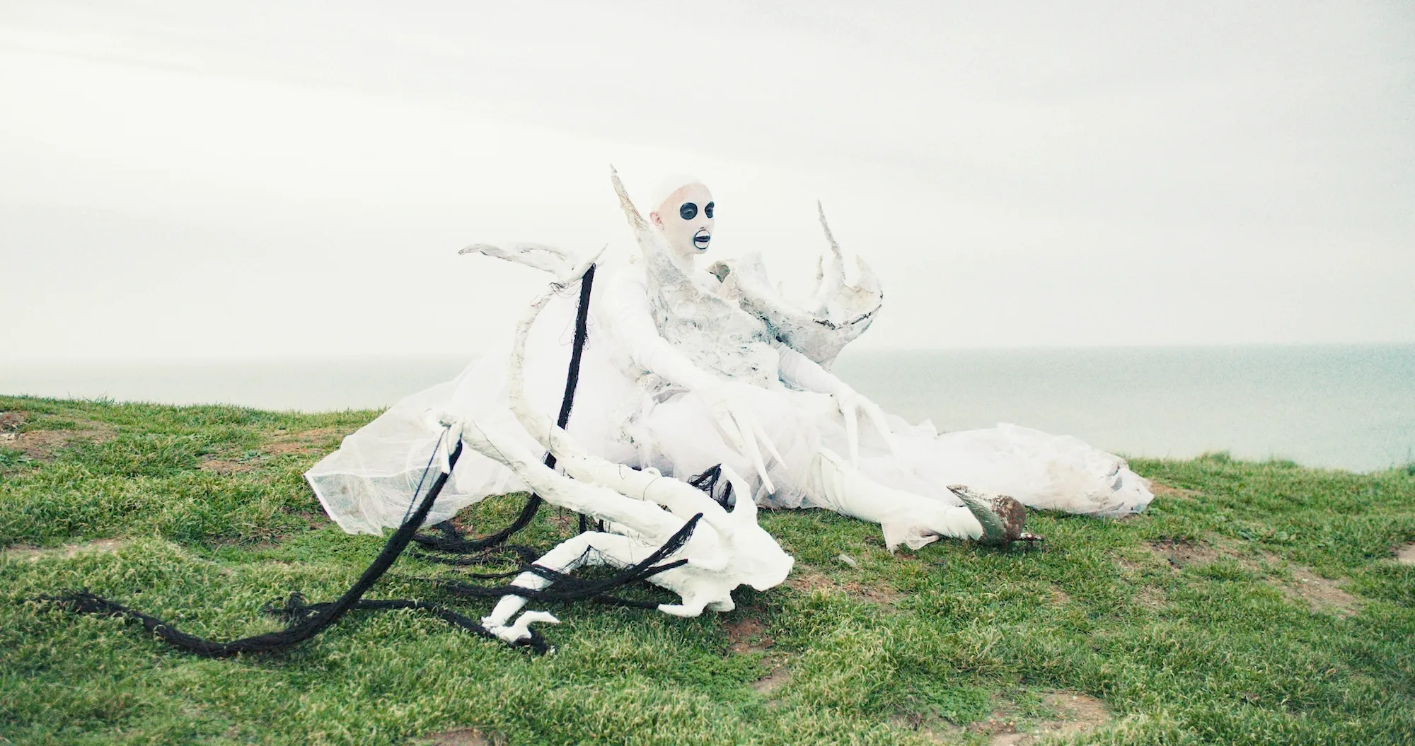 『クイーンダム/誕生』場面写真