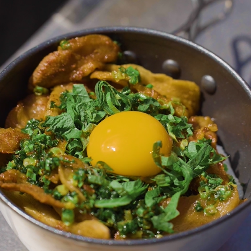 カリカリ！背徳の豚トロネギ油丼