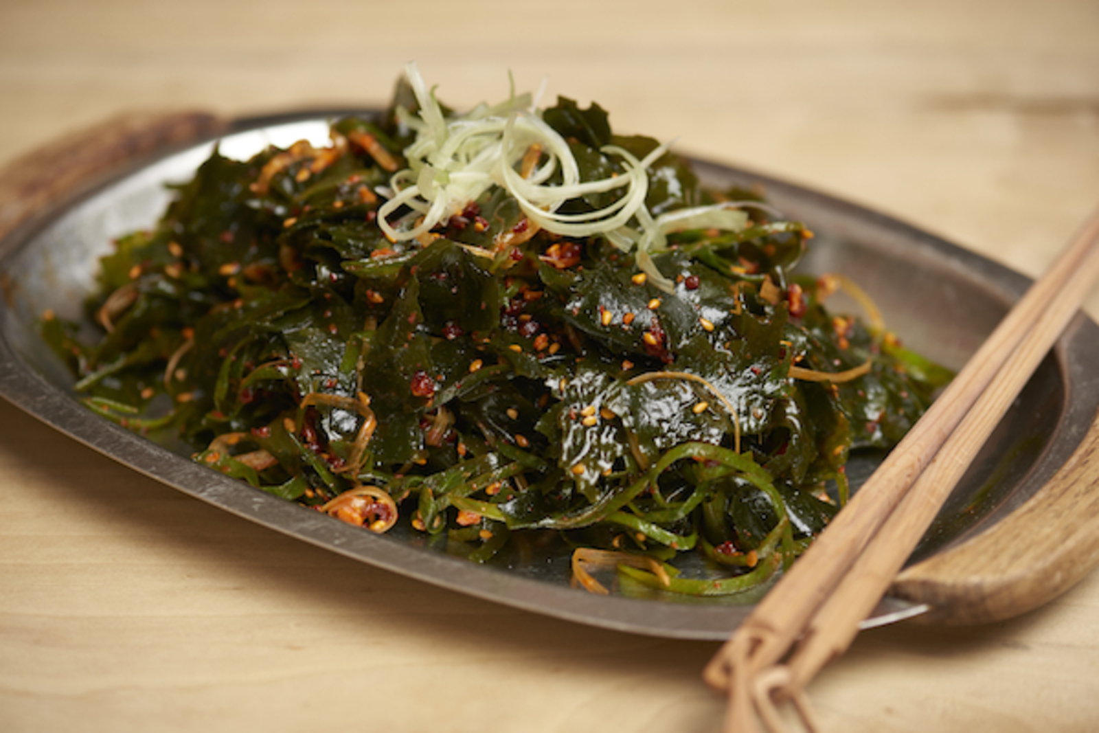 わかめと九条ねぎのサラダ | ソトレシピ｜キャンプ飯レシピ