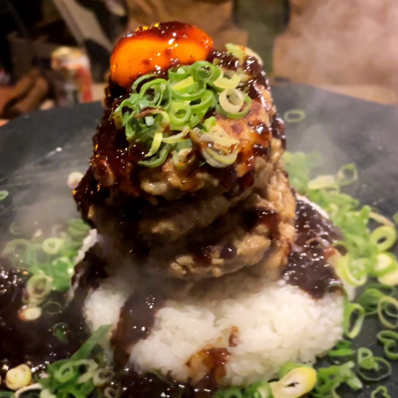 びっくりハンバーグ丼 | ソトレシピ｜キャンプ飯からご当地グルメまで