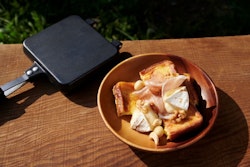 焼きカマンベールチーズのハニーフレンチトースト