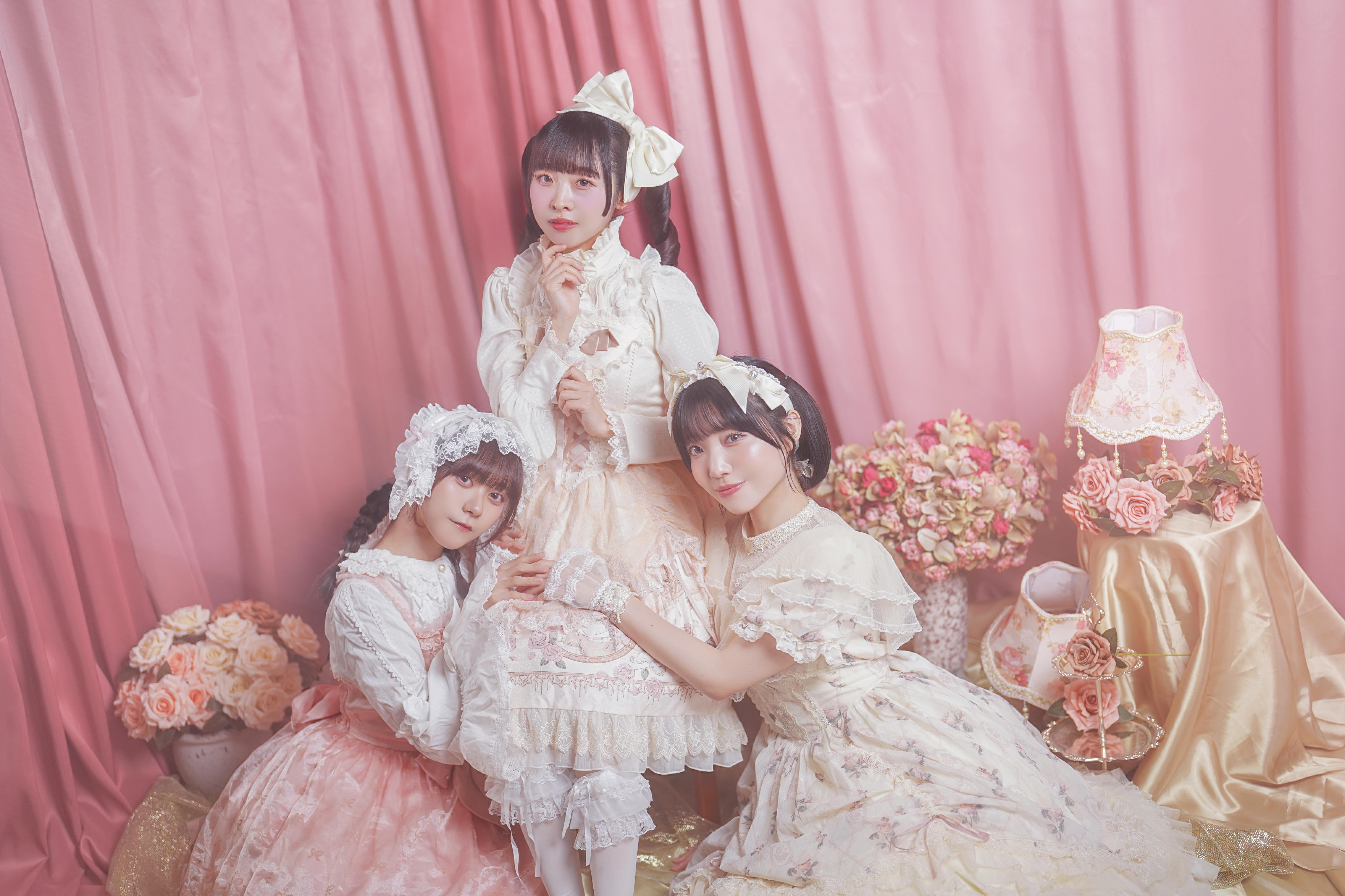 Ellememe──ロリータ衣装まとう新体制3人、“三部作”公演をレポート