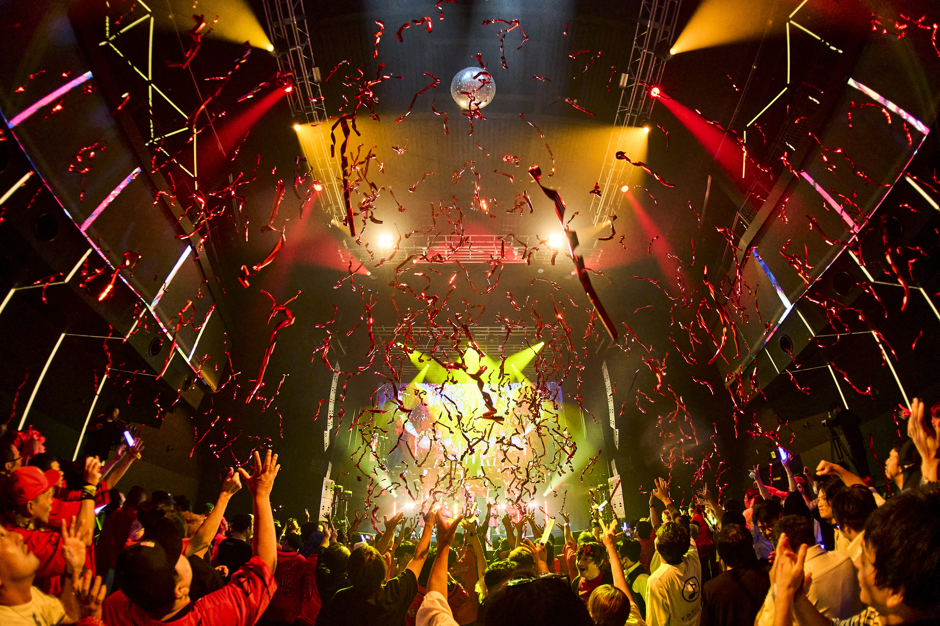 RED-i──Zepp Shinjukuで描き出した、鮮烈なる"赤い衝撃"。5th Anniversary ONEMAN LIVE -Go Above Ground-