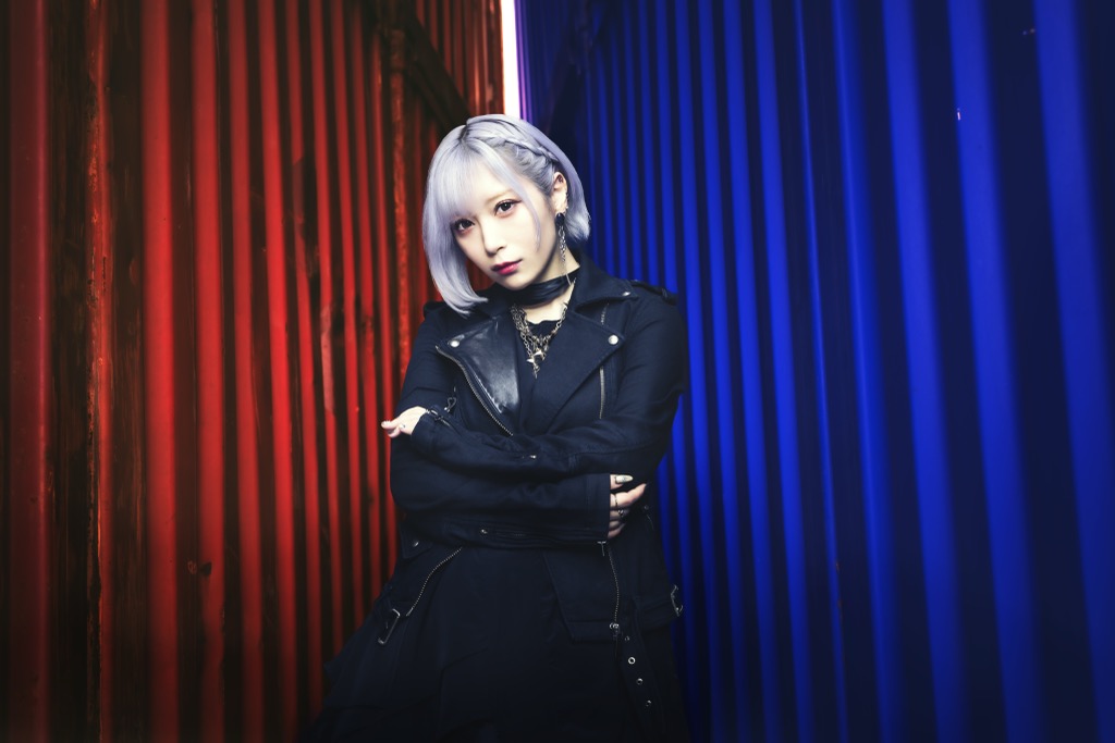 ReoNa、初のベストアルバム『ハロー、アンハッピー』赤・青2タイトル同時発売決定