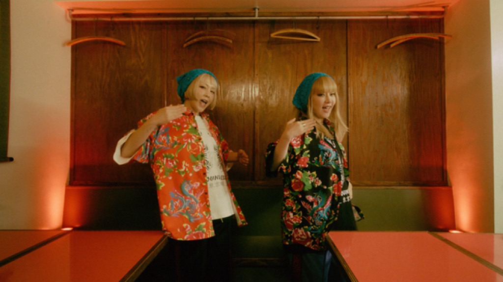 PUFFY、奥田民生プロデュース新曲「モヤーズ」MV公開