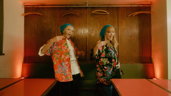 PUFFY、奥田民生プロデュース新曲「モヤーズ」MV公開