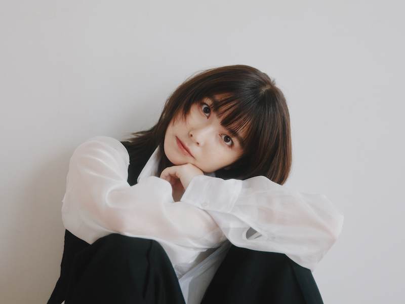 サカグチアミ、約6年半ぶりメジャー3rdアルバム『who am i ?』詳細発表