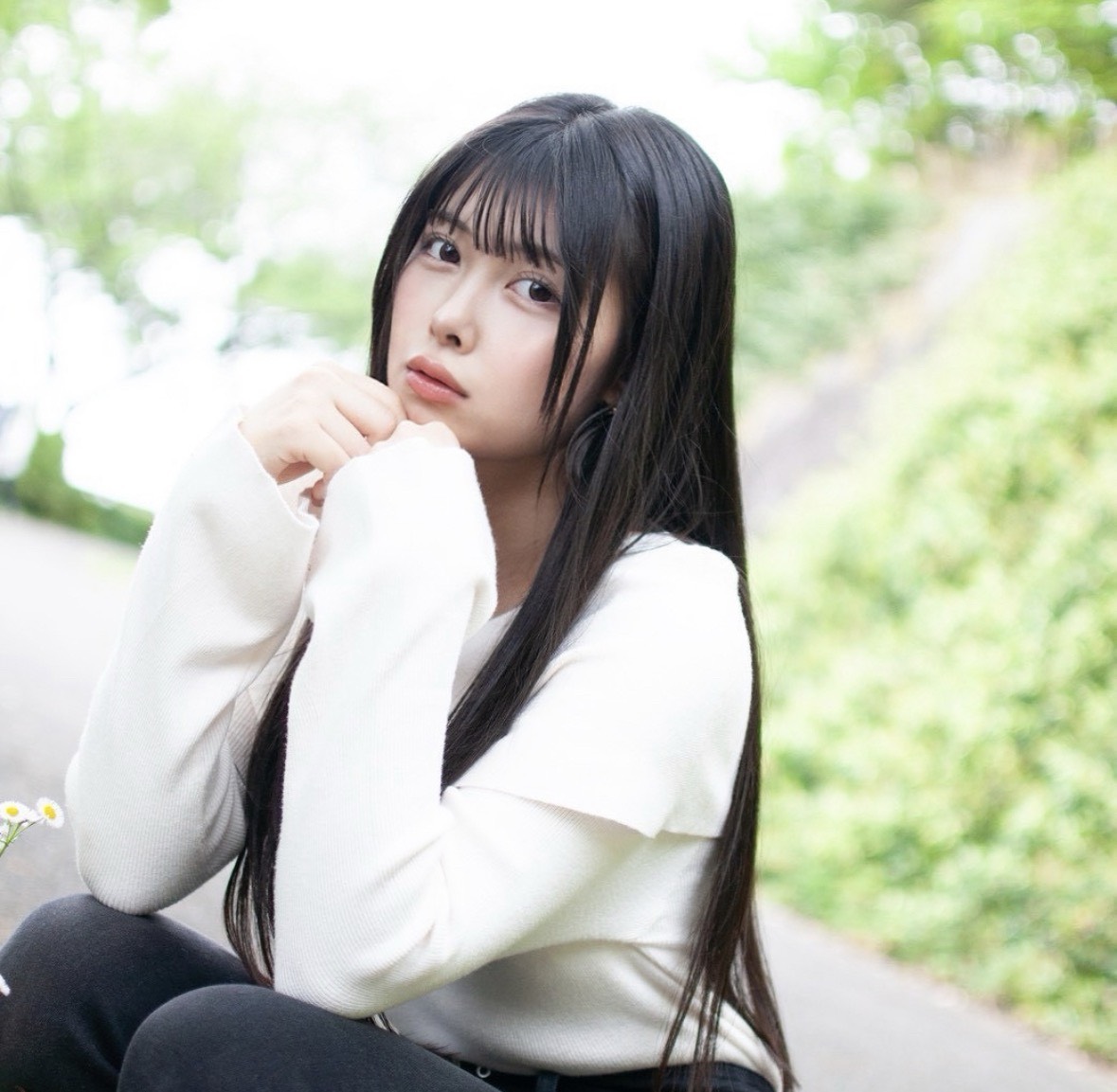 きみとバンドのベーシスト・松里音杏、ソロアーティスト「音杏」としてデビュー