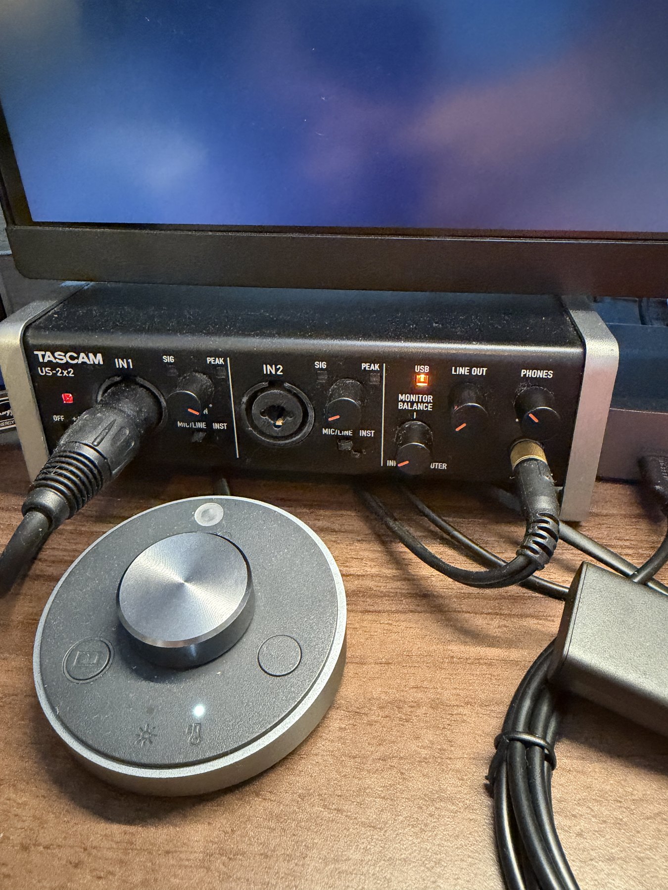 オーディオインターフェース TASCAM US-2x2。ゲインとノイズ処理をハード側で詰められる