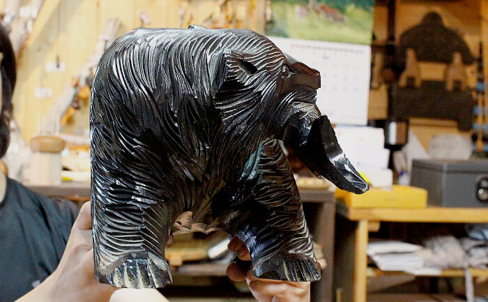 正面以外から見ると直線的な形がよくわかる