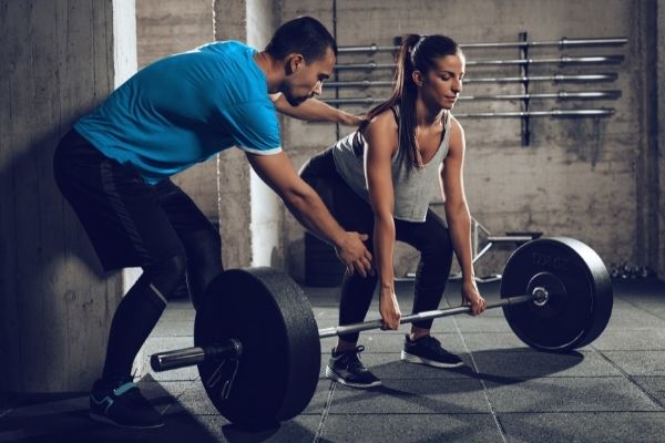 パーソナルトレーニングジムの料金相場を調査!トレーナーをつけると費用はどのくらい?