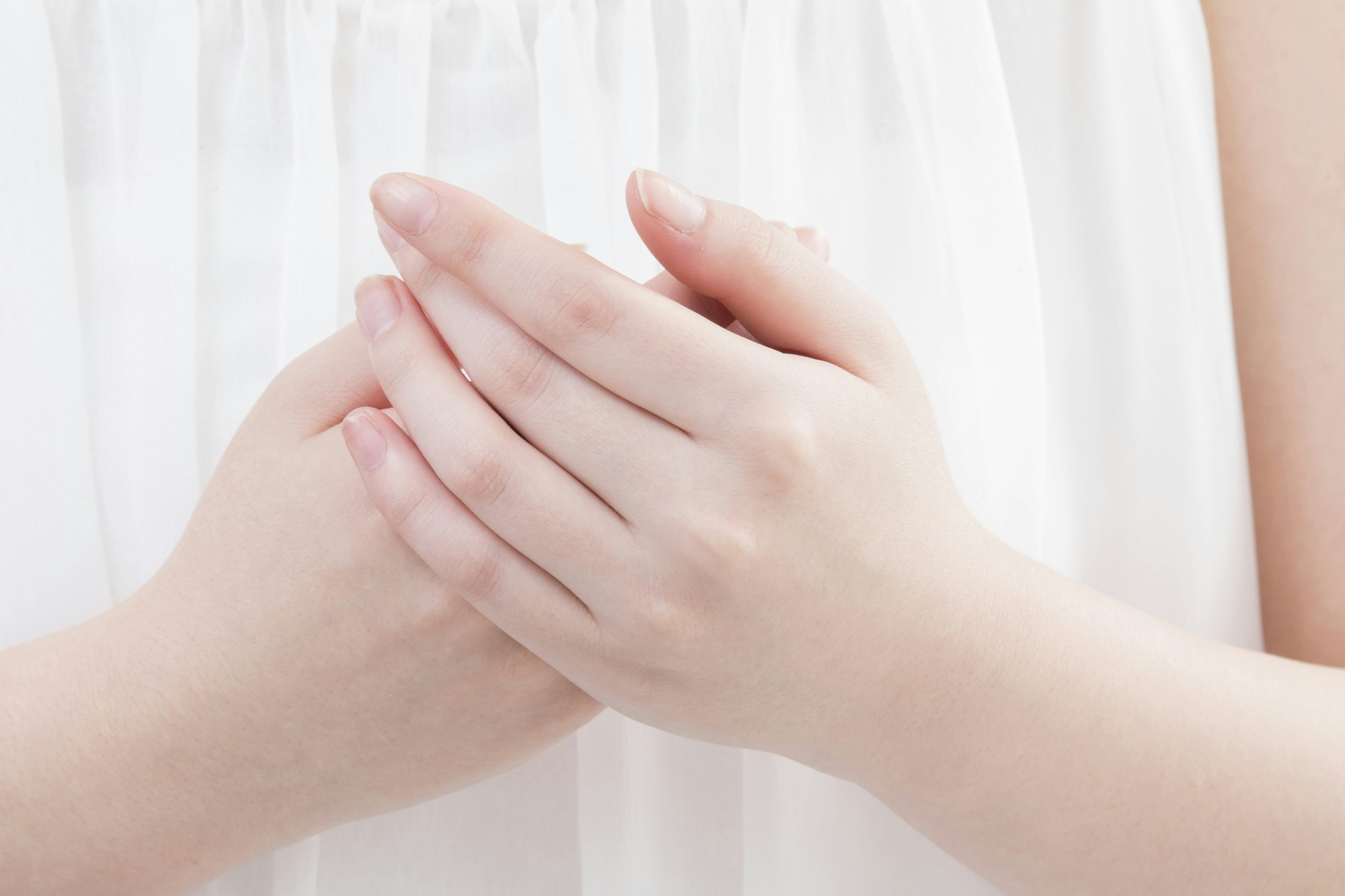 指脱毛の効果や痛みは?メリットや施術前後の注意点を解説