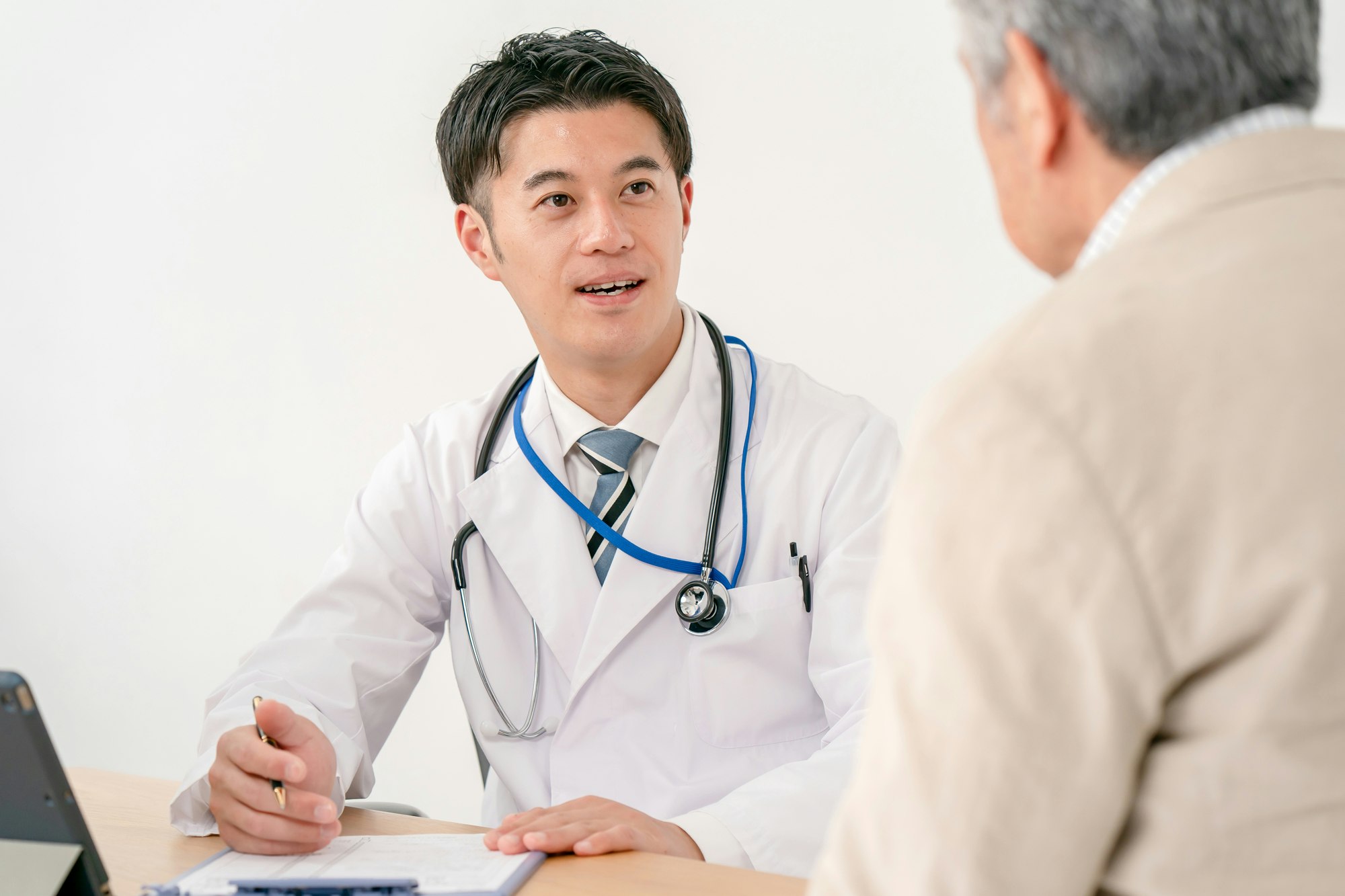 ニキビ治療は保険適用される?皮膚科でできる治療と保険外治療の違い