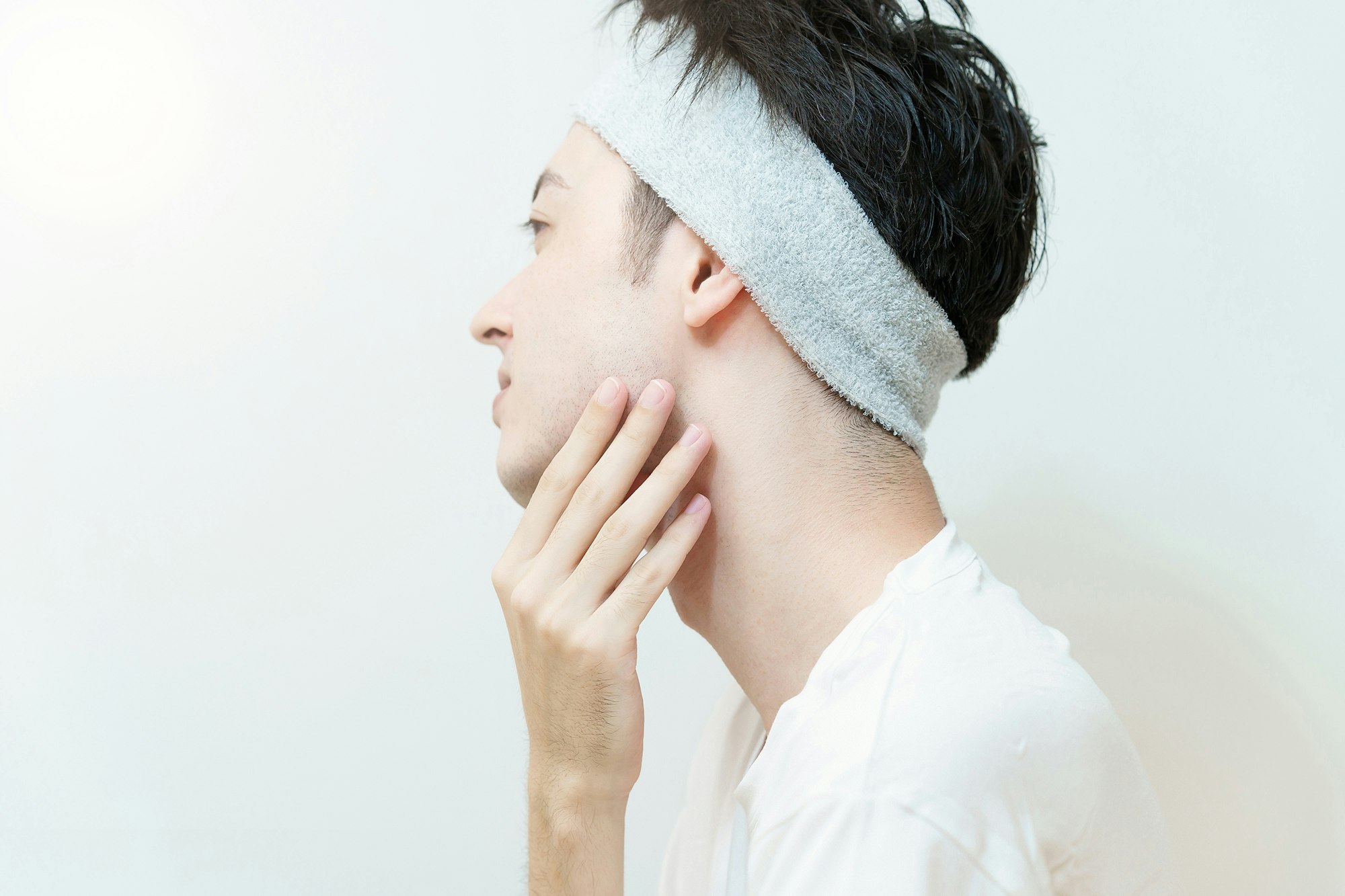 ヒゲ脱毛の回数の目安は?施術回数が多くなる理由について解説