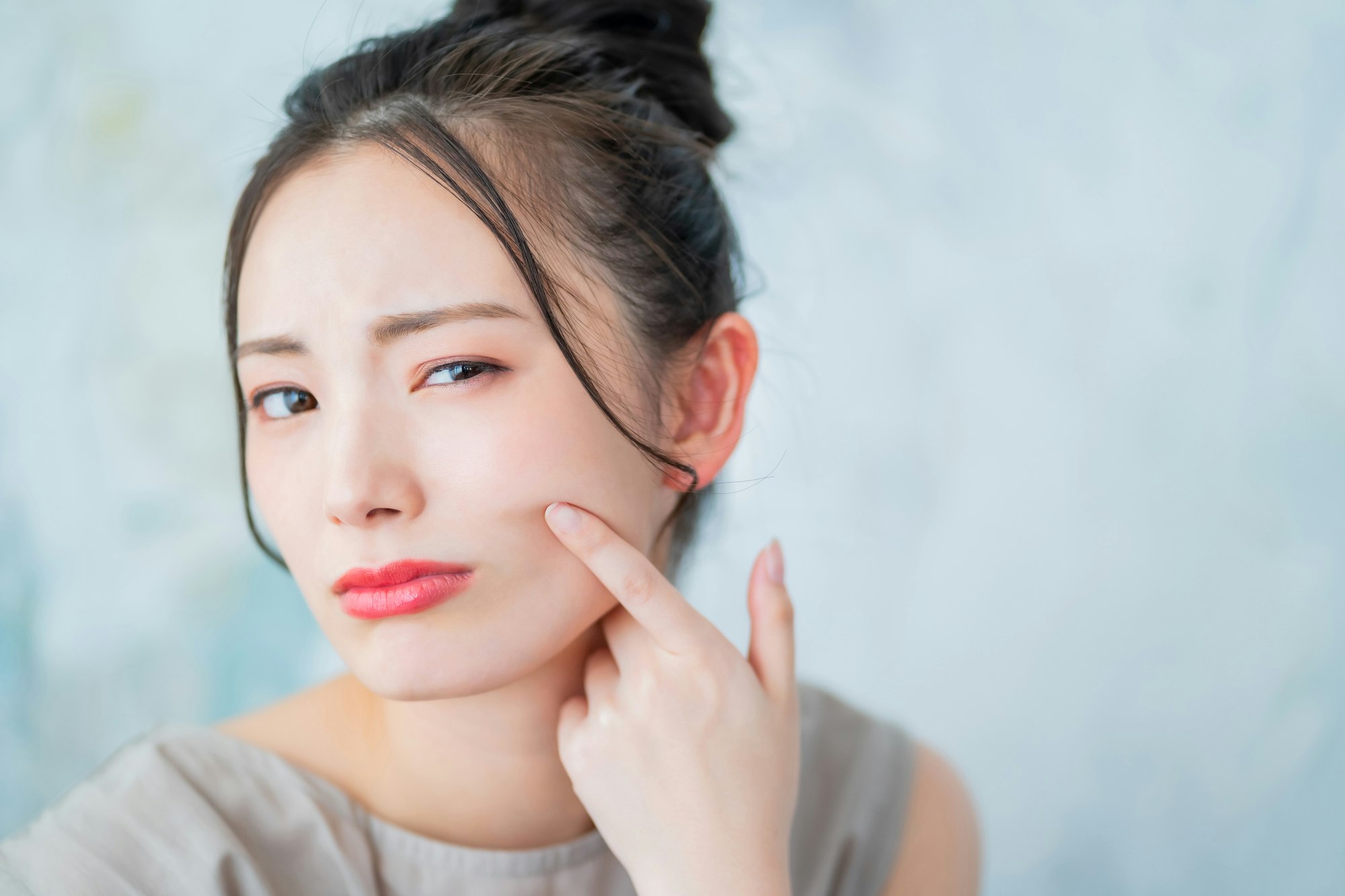 毛穴トラブルの種類とは?原因と毛穴レスの肌を目指す方法を紹介