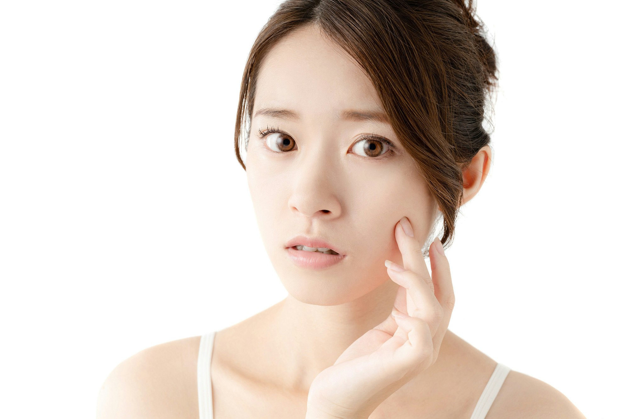 ヒゲに悩む女性が急増!ヒゲ脱毛の方法と自己処理の注意点