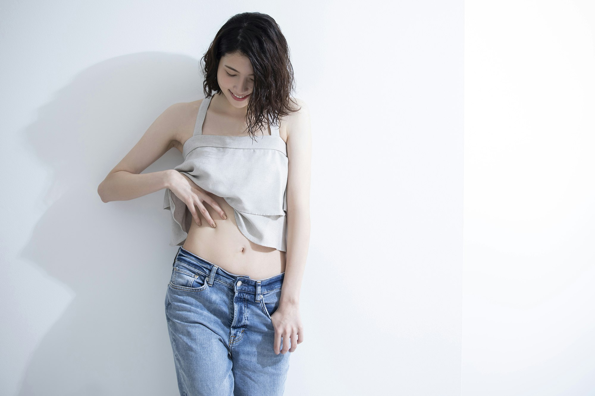 おなかの毛を処理するには?おすすめの脱毛方法を解説