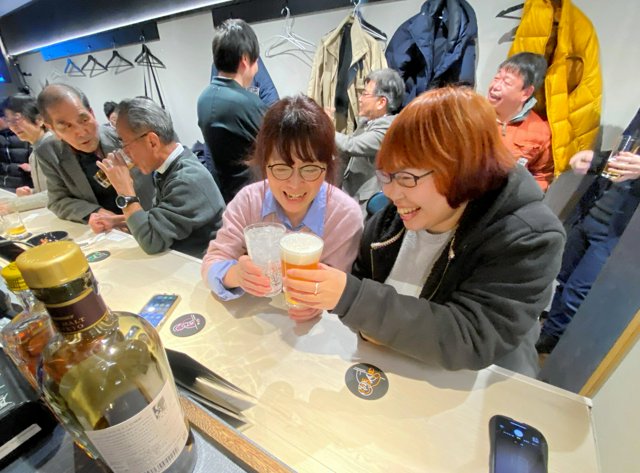 駅舎で開店「次世代」スナック 家路にちょっと一杯、友達つくれます