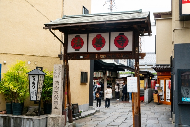 Experience History and Serenity at Hozenji Temple in Namba