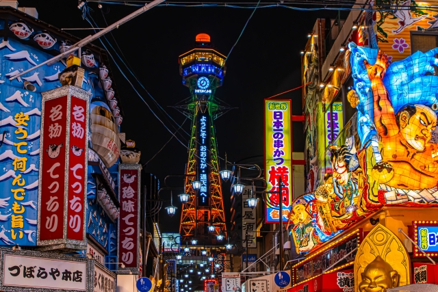 Osaka's symbol "Tsutenkaku" | How to buy tickets and charms