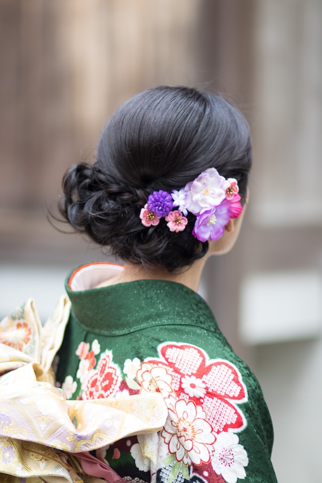 https://images.microcms-assets.io/assets/28c0f8531a844557acb15174c7ce9649/b79d3ba6f5514aea89293bd55aaf80eb/kimono3.jpeg