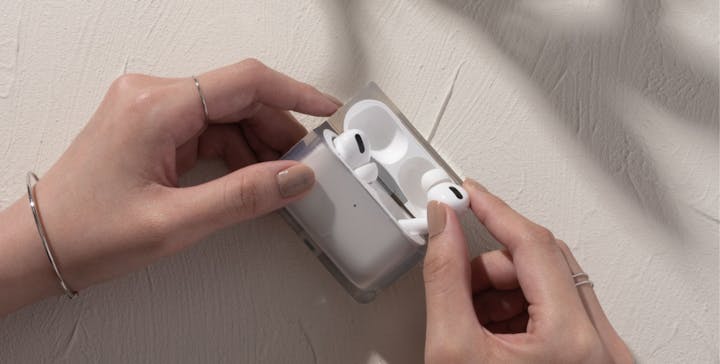 「AirPods クリアソフトケース」イメージ画像