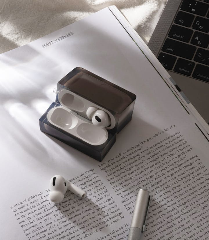 「AirPods クリアソフトケース」イメージ画像