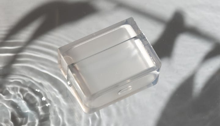「AirPods クリアソフトケース」イメージ画像