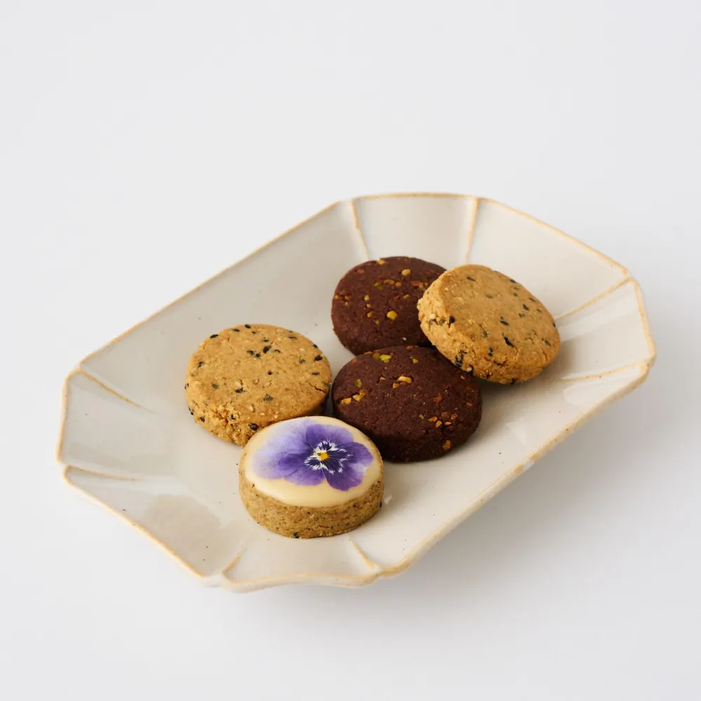 植物性焼菓子研究家・いさかえみこさんが手掛けるプラントベースの焼き菓子