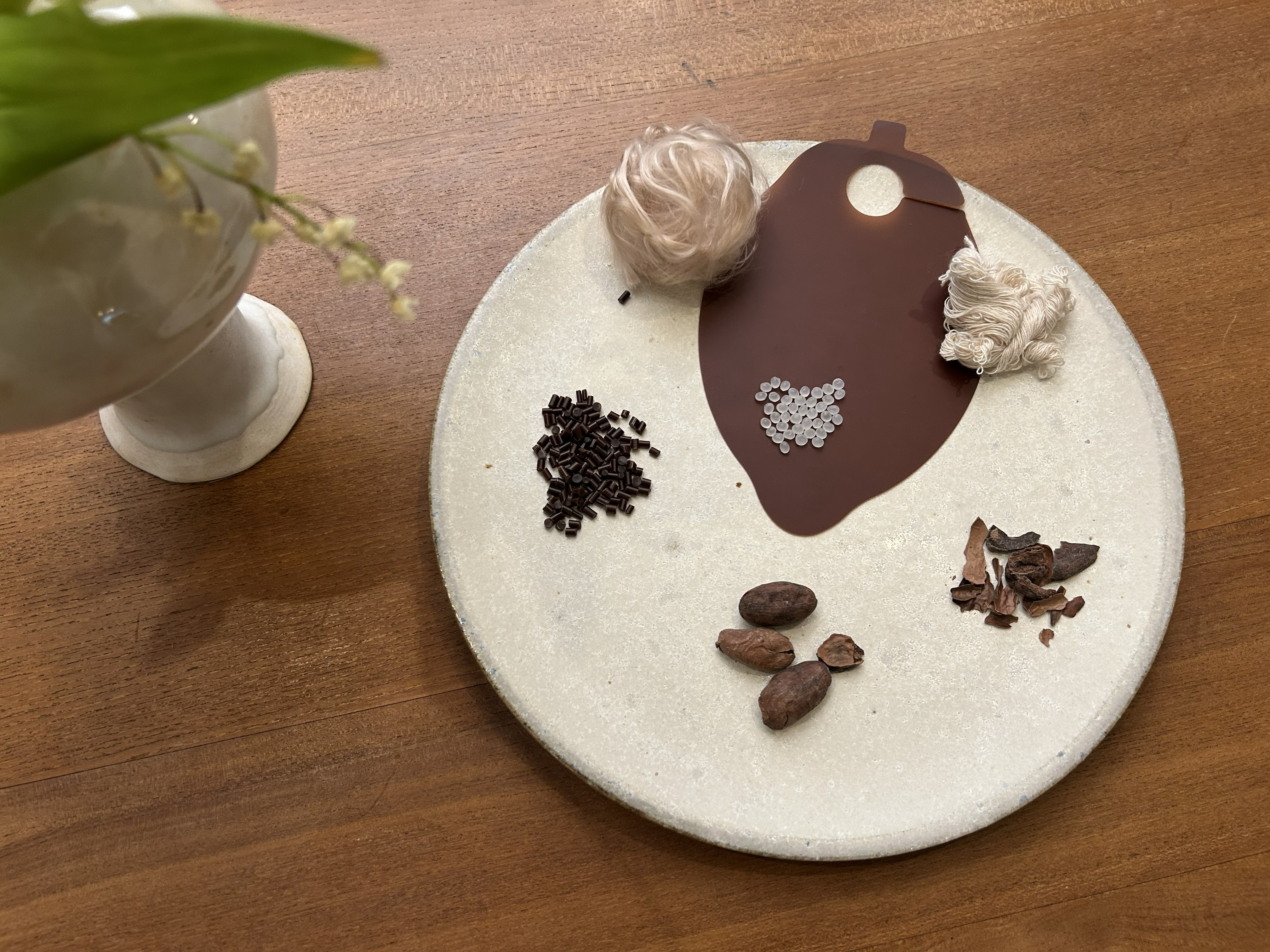 カカオから生まれたデニム。その一着に込められた、3者の視点と循環のかたち