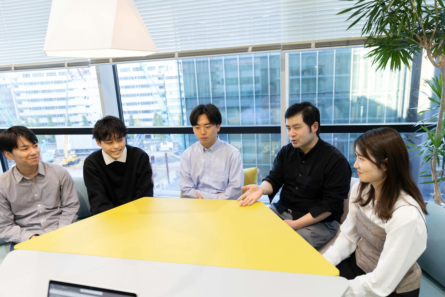 「指示待ち」から「価値創造」へ。カオスを楽しめる仲間と、業界の常識を覆す。のサムネイル画像