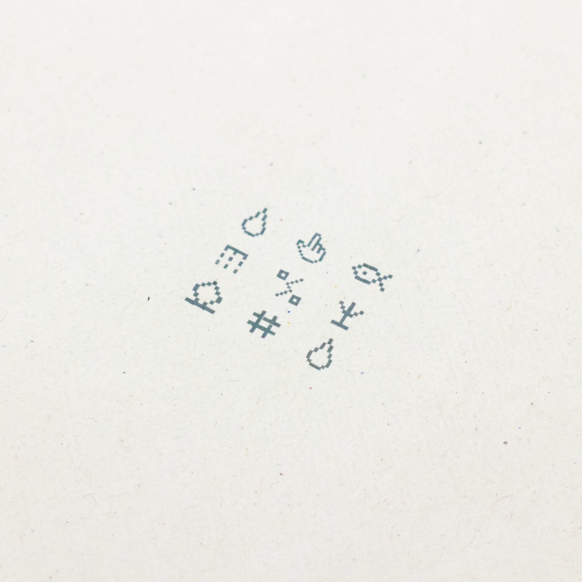 <p>水と手と目：豊井祐太（1041uuu）ピクセルアート作品集</p>