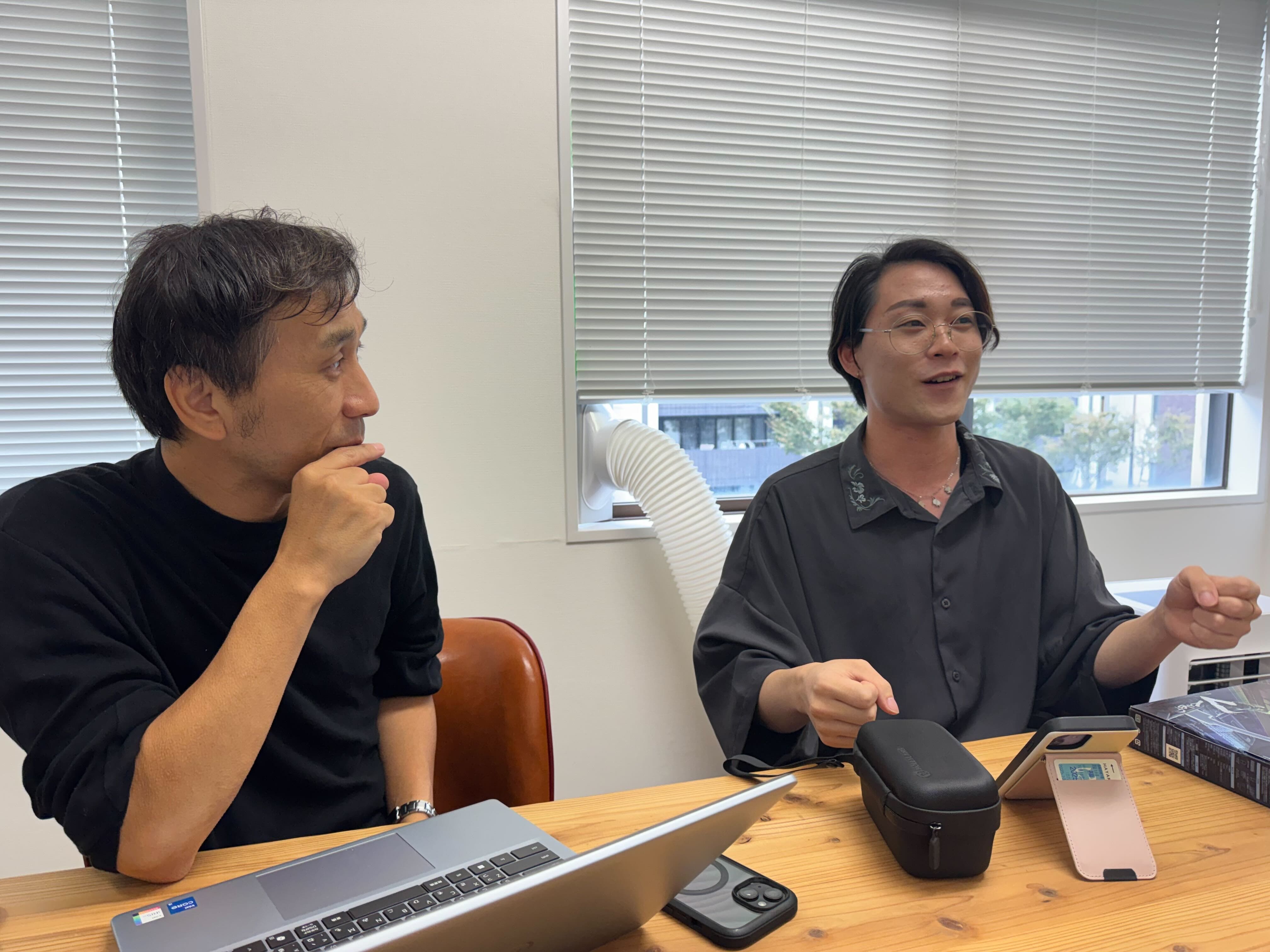 宇留嶋氏（左）と山本氏（右）