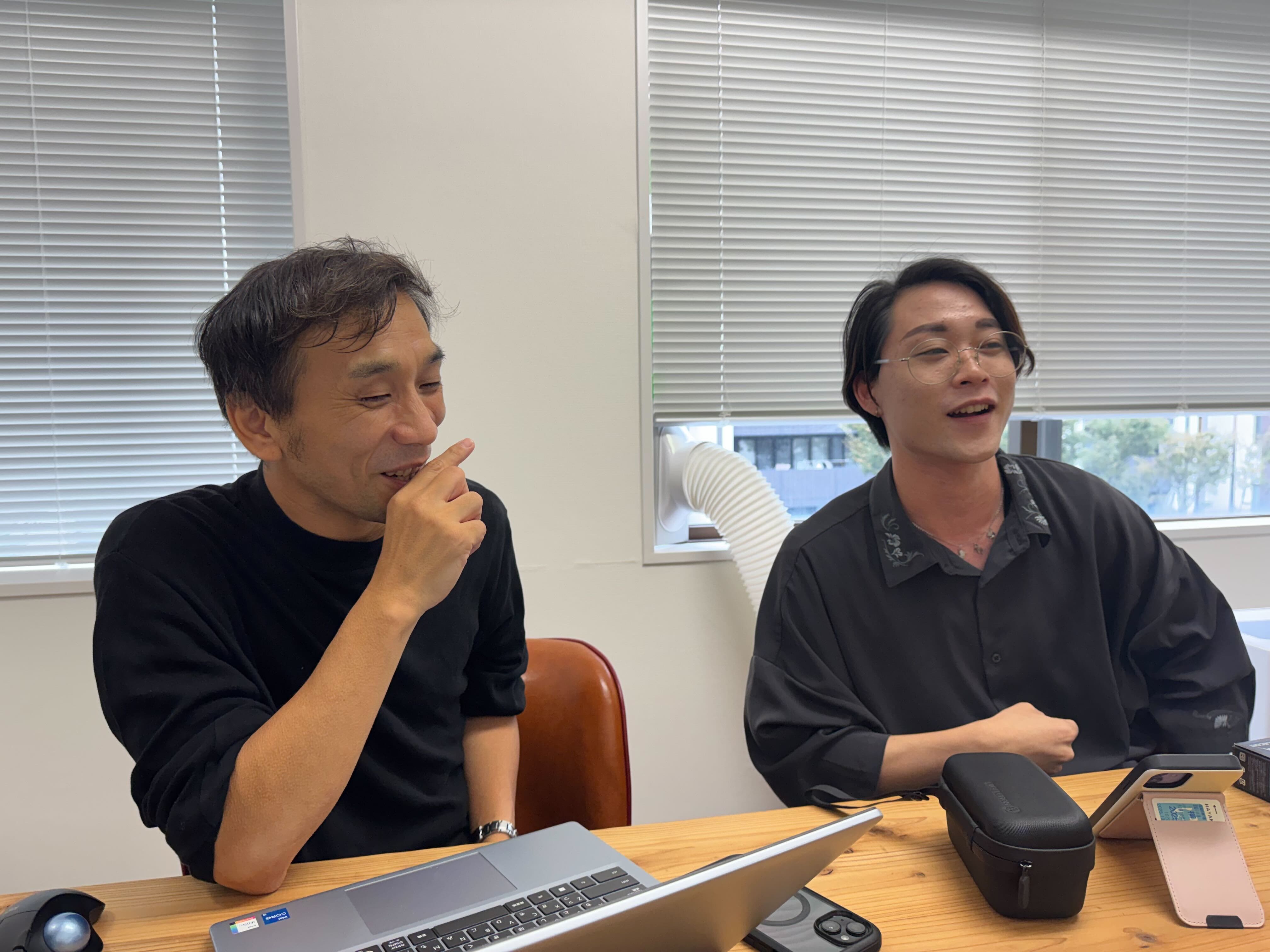 宇留嶋氏（左）と山本氏（右）