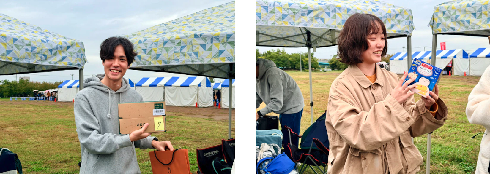 カートレースの景品を手に喜んでいるノベルティ社員の皆さん